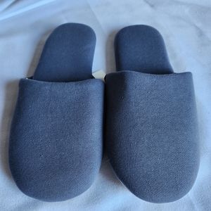 OUI I NWT L/XL slippers, steel blue